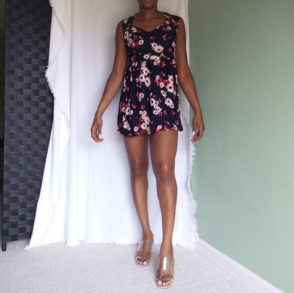 Women's Hollister blue short sleeved floral printed with cut out back dress - Picture 1 of 10